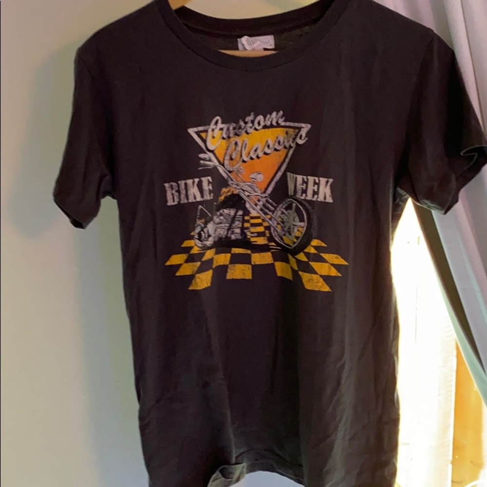 women’s tillys gray shirt